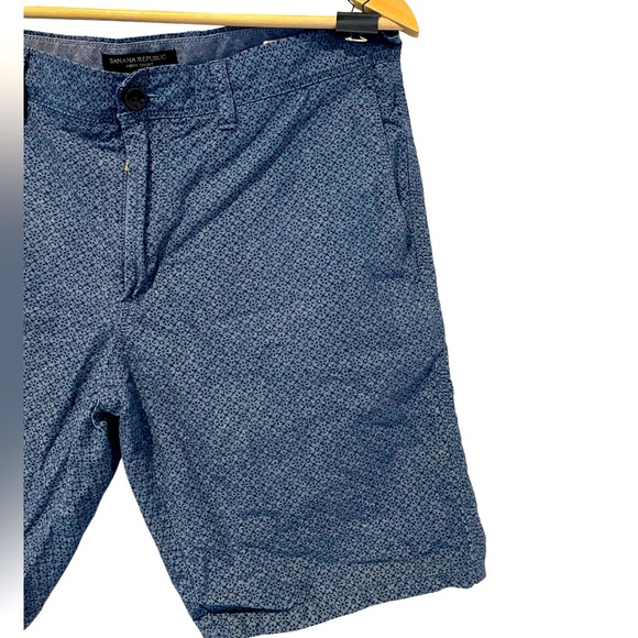 Banana Republic Other - Banana Republic Men’s Blue Patterned Shorts Size 32